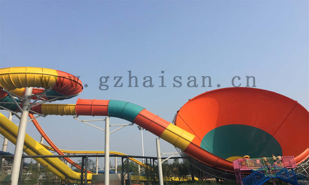 水上樂園規(guī)劃中的主題元素如何與場地環(huán)境相融合？